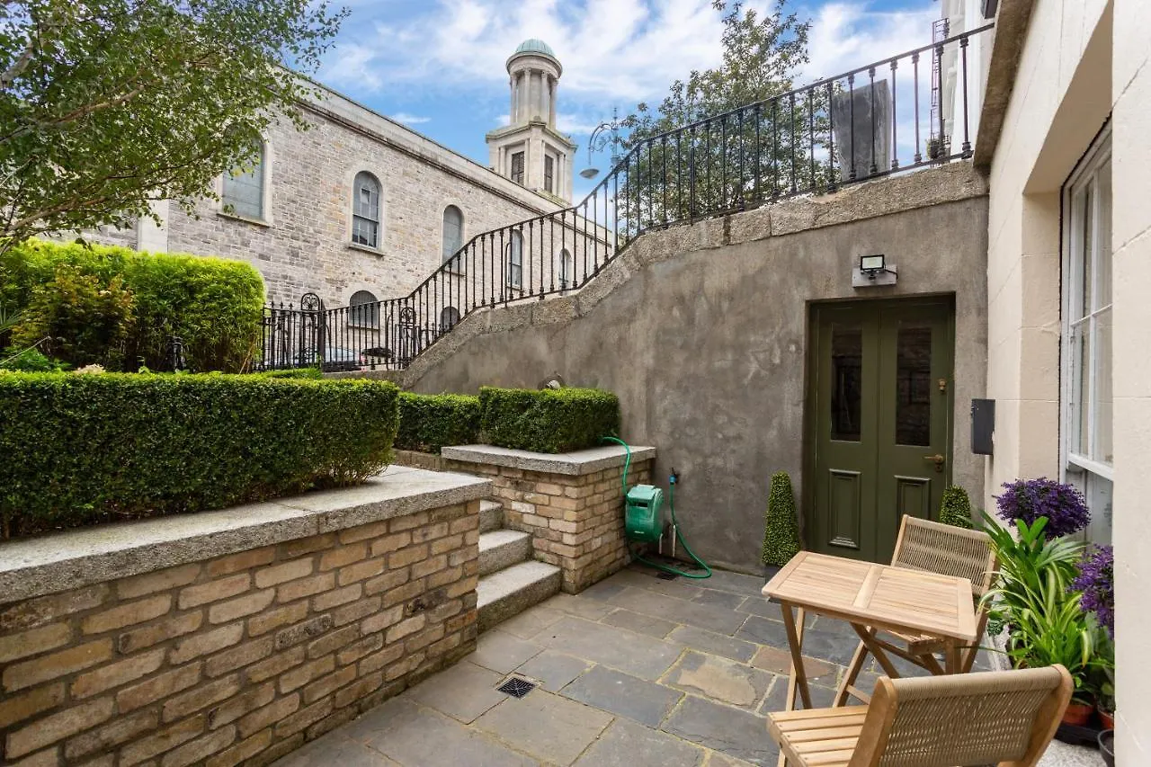 Bed & Breakfast Spectacular 2 Bedroom Apartment With Sunny Garden & Terrace Dublino