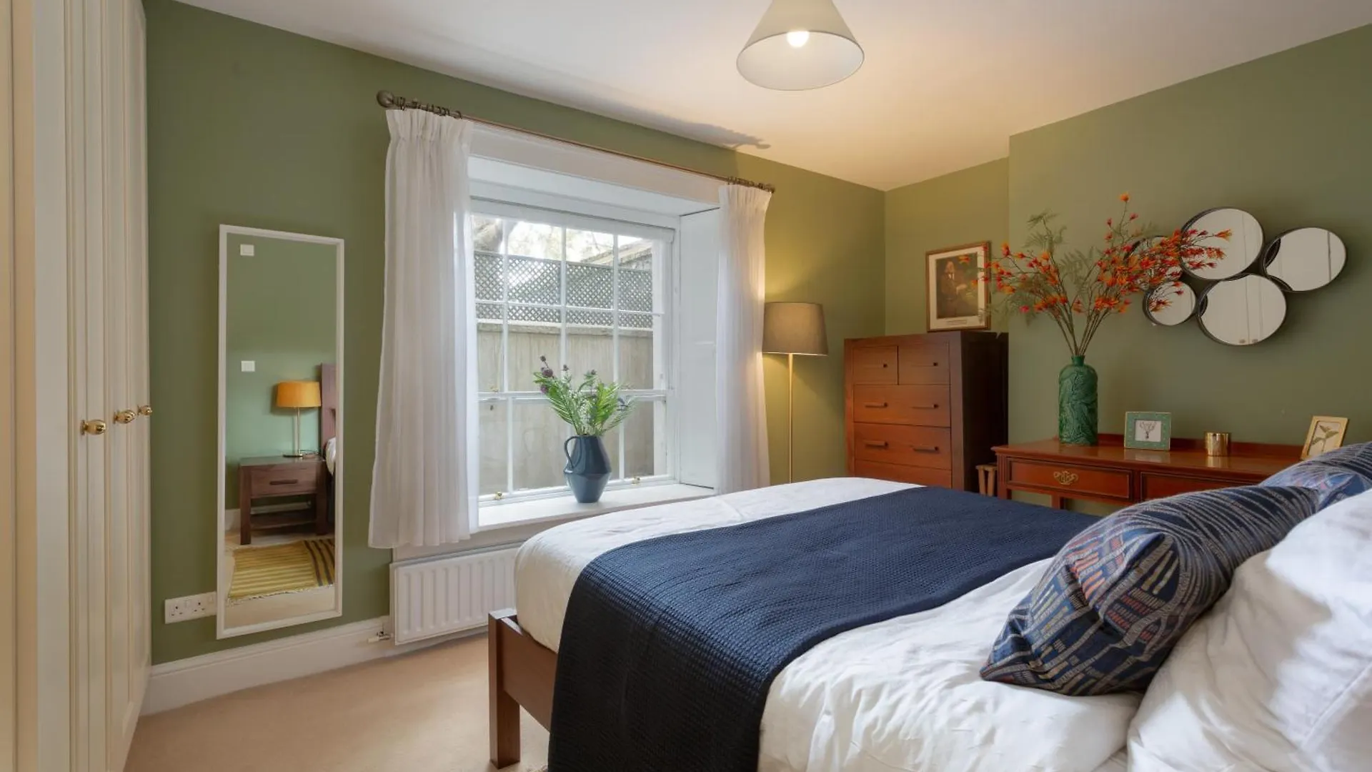 Spectacular 2 Bedroom Apartment With Sunny Garden & Terrace Dublino