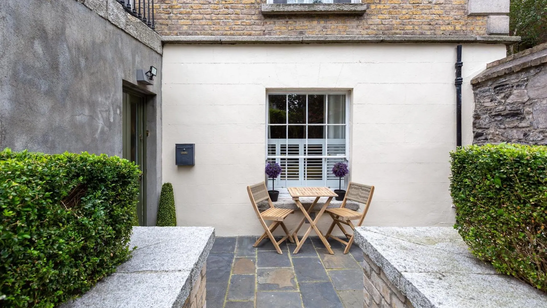 Nocleg ze śniadaniem Spectacular 2 Bedroom Apartment With Sunny Garden & Terrace Dublin